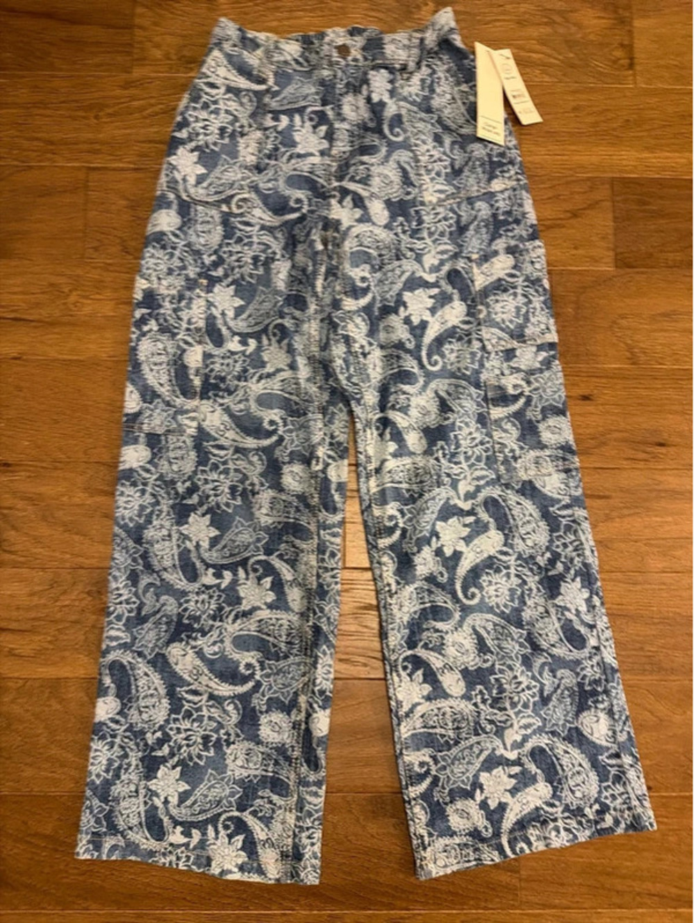 No Boundaries Women’s Paisley Floral Print Cargo Jeans Blue White NWT